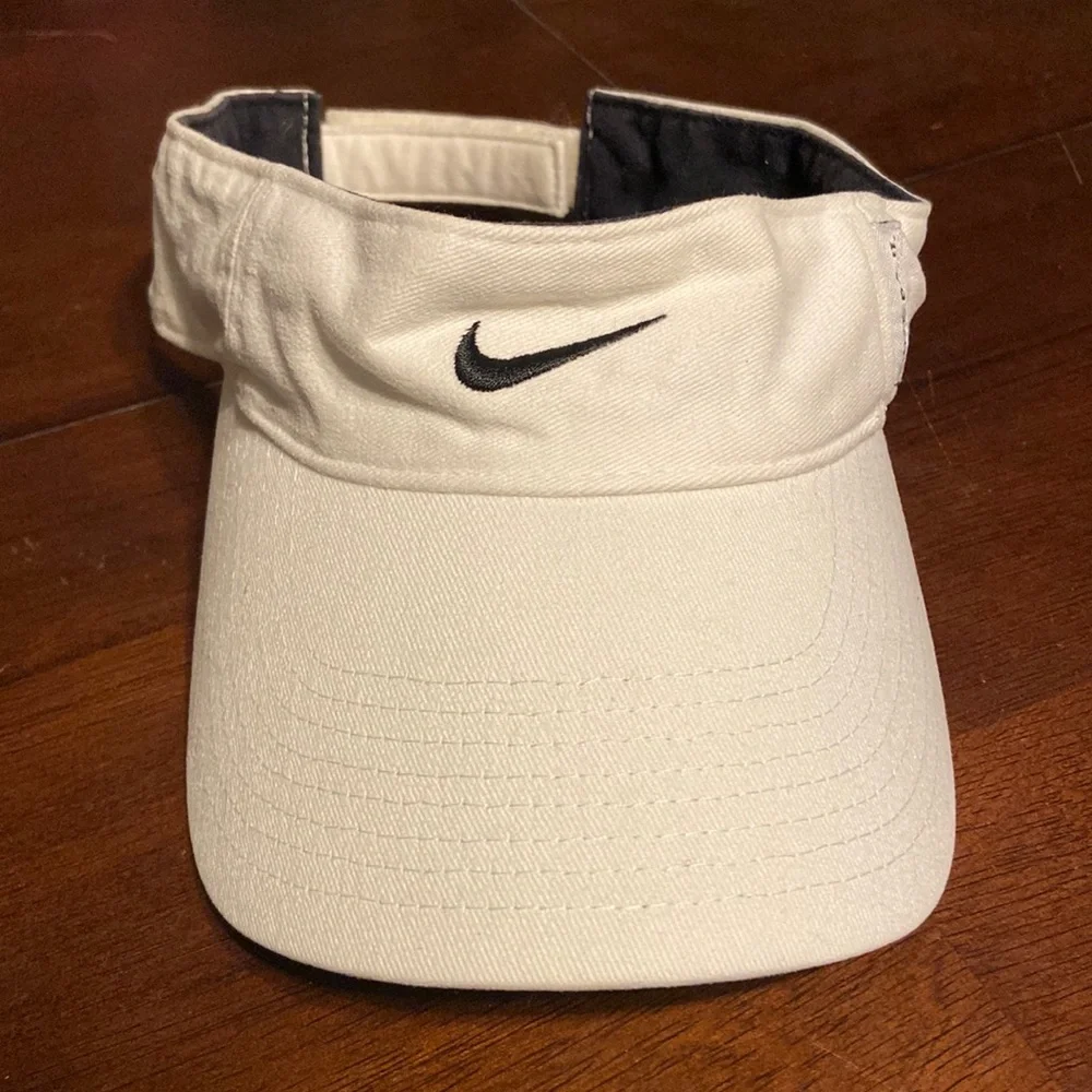 NWOT Nike visor - Picture 1 of 7
